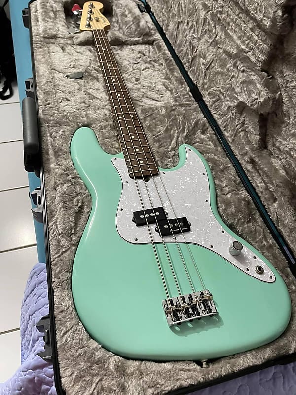 Fender mark deals hoppus bass