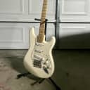 Fender Player Stratocaster with Maple Fretboard 2018 - Present - Polar White