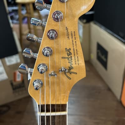 Fender Kurt Cobain Jaguar 3-Color Sunburst  #MX23010496  8 lbs  ?11.2oz image 8