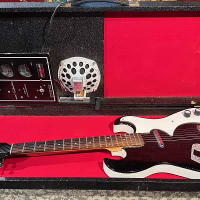 1960's Silvertone 1448 Guitar and Case with built in tube amp image 10