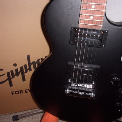 Epiphone LP Les Paul Special Satin Vintage Ebony Black Color