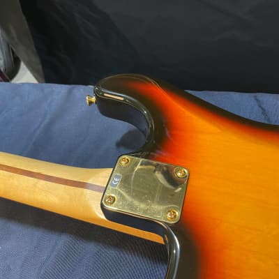 Fender Deluxe Series Stratocaster Guitar MIM 2002 - Sunburst image 16