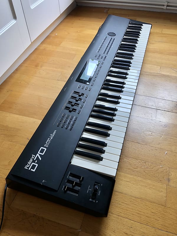 Roland D-70 76-Key Super LA Synthesizer | Reverb UK