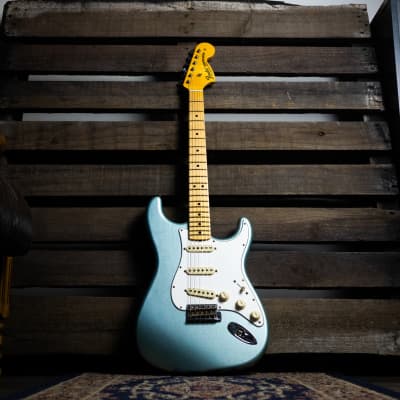 Fender Custom Shop - Limited Edition '68 Stratocaster - Journeyman Relic - Aged Firemist Silver for sale