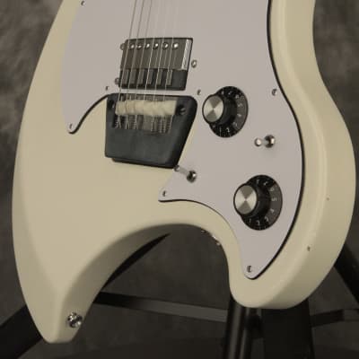 1970's Ovation BREADWINNER White with very early features image 8