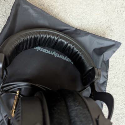 Beyerdynamic DT 990 Pro 250 Ohm Open-Back Over-Ear Monitoring Headphones Black Edition image 6