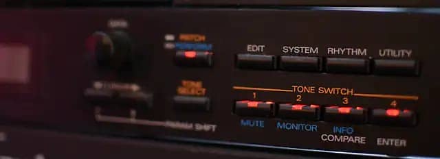 Roland JV-880 Multi Timbral Synthesizer Module 1992 - Black image 1