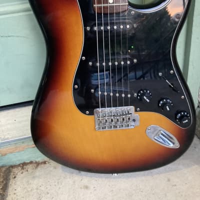 Fender Standard Stratocaster with Rosewood Fretboard 2009 electric guitar  - Brown Sunburst image 2