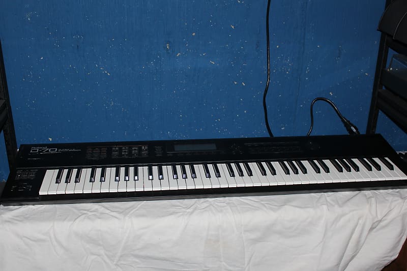 Roland D-70 76-Key Super LA Synthesizer | Reverb Canada