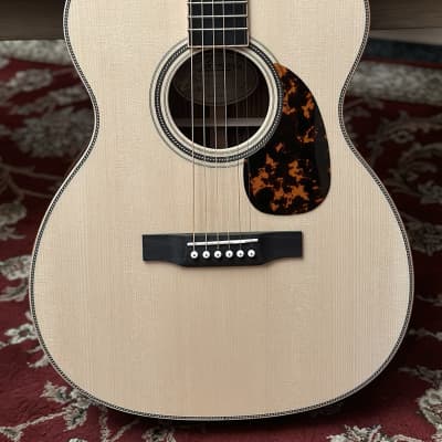 Larrivee OM-40RW Limited Edition Aged Moon Spruce Top Acoustic Guitar with Hard Case image 3