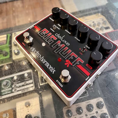 Electro-Harmonix Deluxe Big Muff Pi Distortion / Sustainer