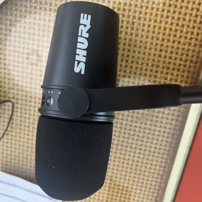 Shure MV7 Dynamic USB Podcast Microphone 2020 - Present - Black image 3