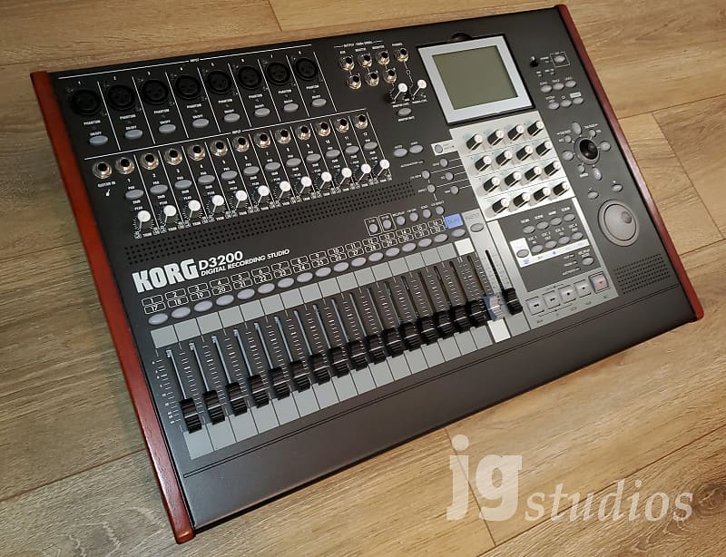 Korg MR-2000S-BK-SSD 1 Bit Studio Recorder w/ Solid State Drive