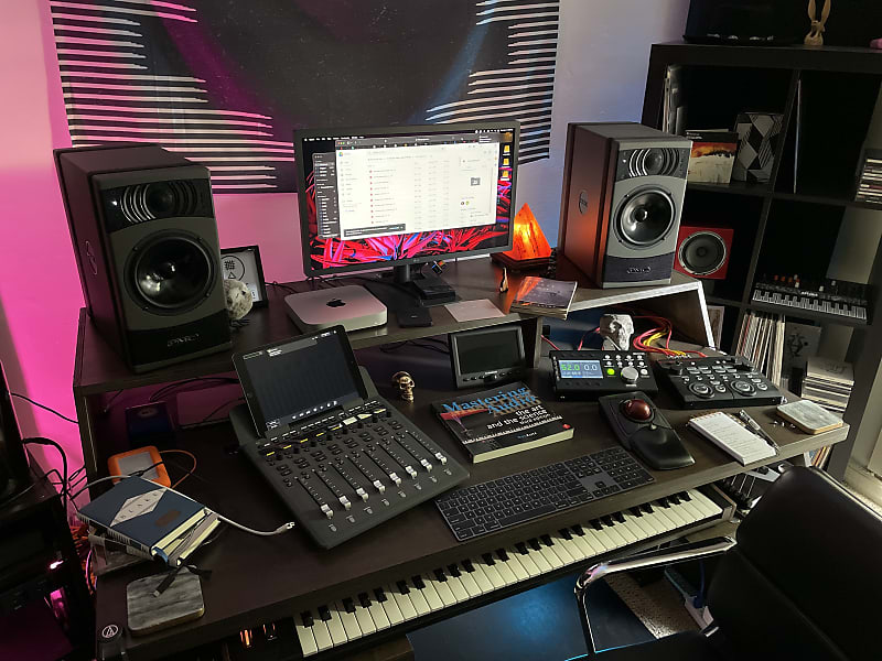 Output Platform Studio Desk 