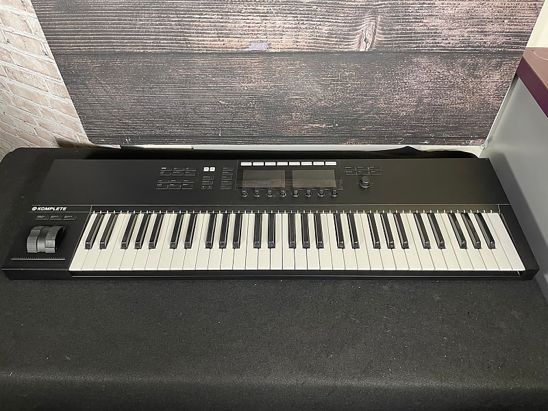 Native Instruments S61 MIDI Keyboard (Orlando, FL Colonial) Reverb