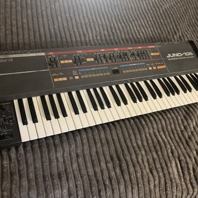 Roland Juno-106 61-Key Programmable Polyphonic Synthesizer 1984 - 1985 - Black