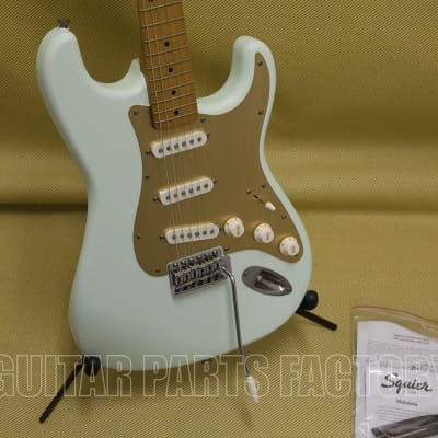037-9510-572 Squier 40th Anniversary Strat® Guitar Vintage Edition Sonic Blue