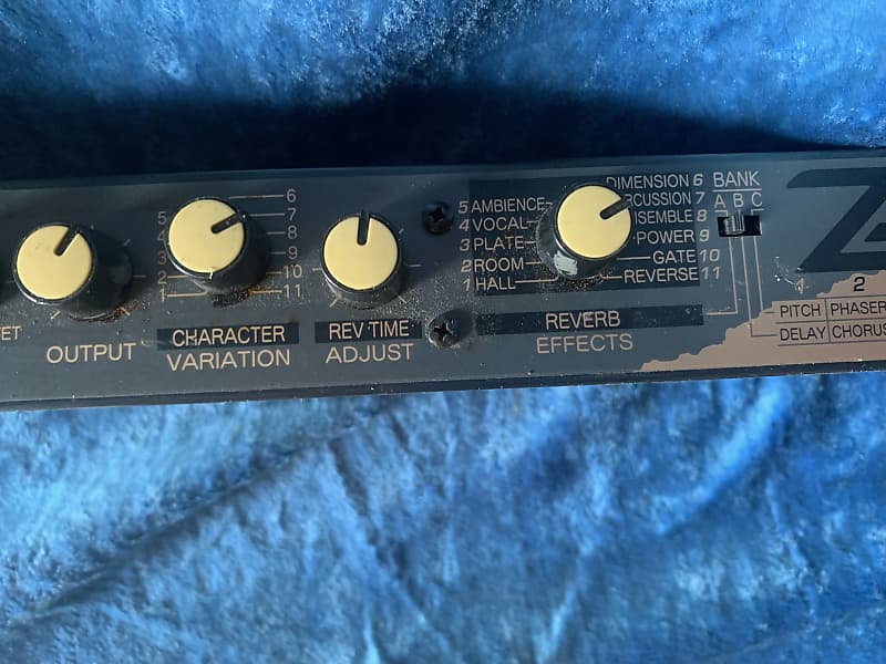 Zoom Studio 1201 Digital Reverb Multi Effect Unit Vocoder Rack Mounted