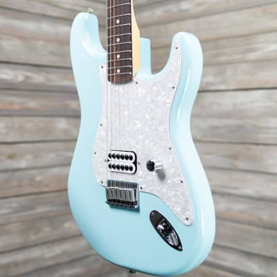 Fender Limited Tom Delonge Stratocaster - Daphne Blue (44913-C2A2) image 2
