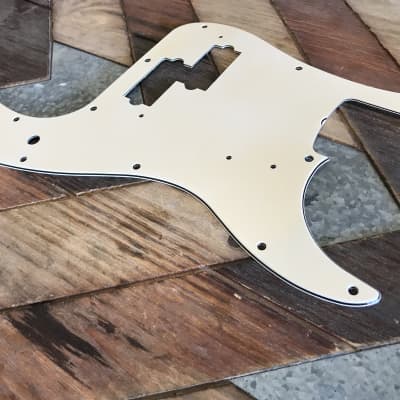 Real Life Relics Genuine Fender® Aged White 62 Precision P Bass® Pickguard 0991361000   [PGM4] image 2