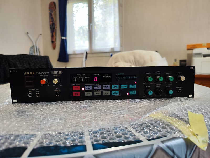 Akai S612 MIDI Digital Sampler 1985 - Black image 1
