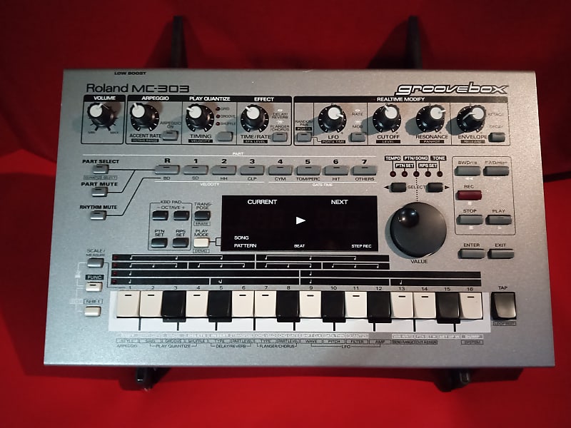 Roland MC-303 Groovebox 1990 - 1998