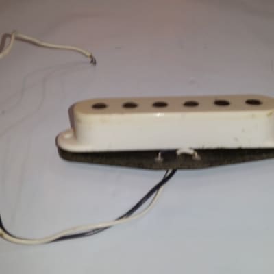 FENDER STRATOCASTER PICKUP early1980s Grey Bottom, meter read 5.93 image 2