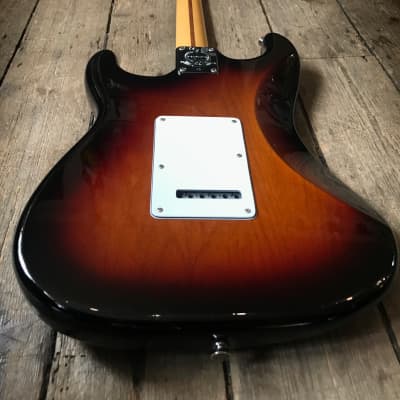 2014 Fender 60th Anniversary Stratocaster with Rosewood Fretboard in Sunburst with hard shell case image 8