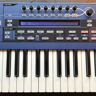 Novation UltraNova 37-Key 20-Voice Synthesizer 2010 - Blue