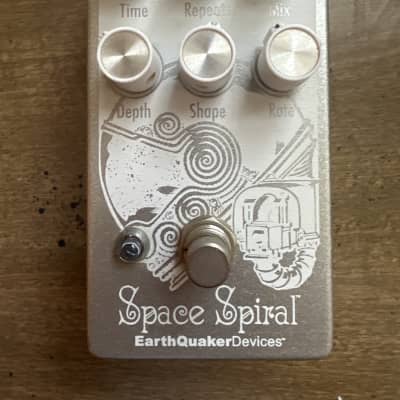 EarthQuaker Devices Space Spiral Modulated Delay Device 2017 - 2019 - Silver / White Print for sale