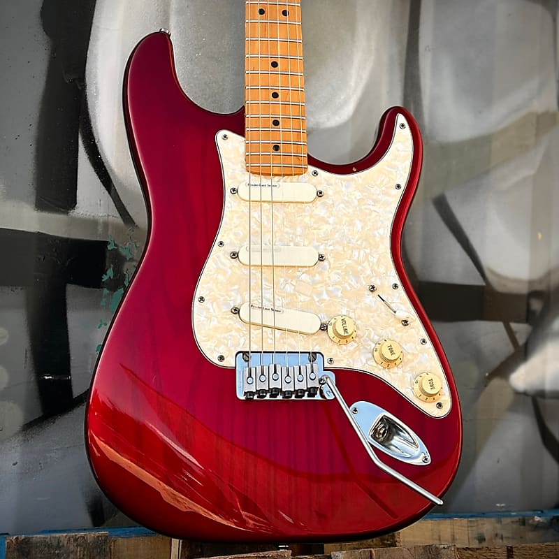 ギター Fender Stratocaster Plus Deluxe Mod ギター Fender Stratocaster Plus Deluxe Mod Fender USA
