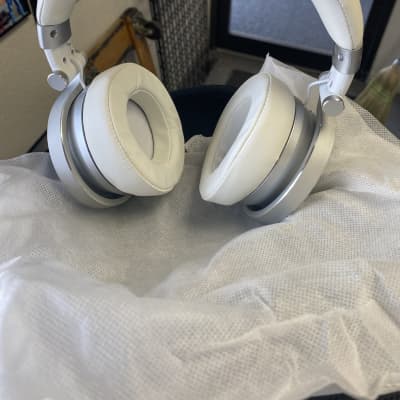 Ashdown Engineering OV-1-B-CONNECT White Noise Cancelling Headphones image 2