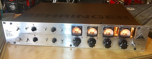 BEHRINGER 管球式プリアンプTUBE ULTRAGAIN T1953 Behringer TUBE ULTRAGAIN T1953 - Microphone/Line