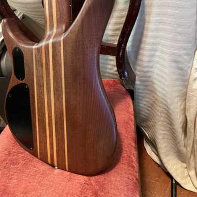 peavey  cirrus 5 string bass guitar walnut image 12