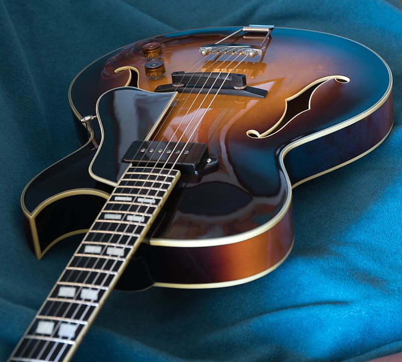 ギター Eastman AR175CE Thin body Sapphire Blue Eastman AR-175CE Thin Body P-90 - Antique Red | Blue Guitars