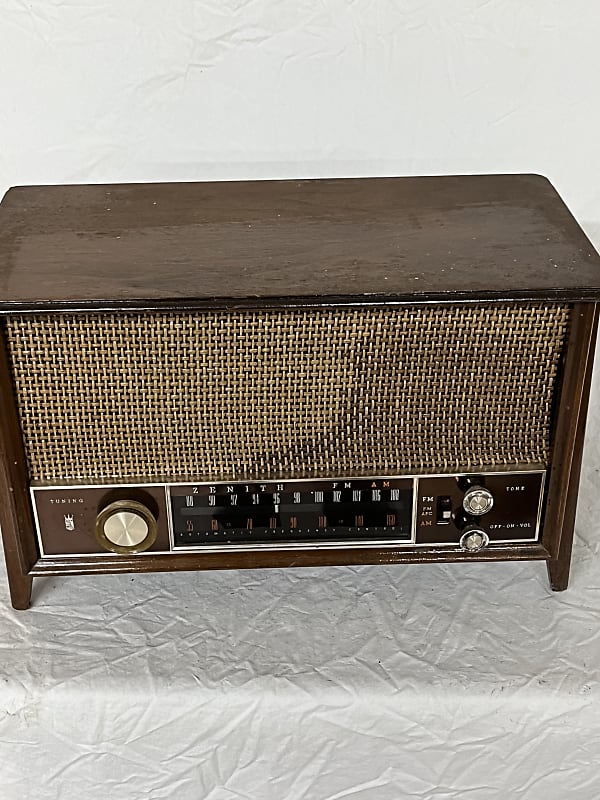 Zenith Vintage Tube Radio A-58040 in Excellrt Serviced Condition  			