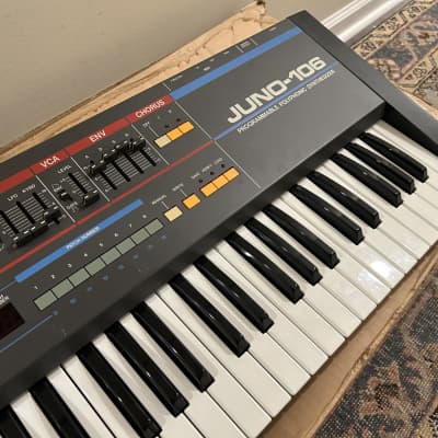 Vintage Roland Juno 106 Analog Synthesizer w Original Box  1980’s image 4