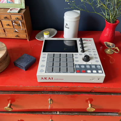 Akai MPC One Standalone MIDI Sequencer Retro Edition 2021 - Present - Grey image 2