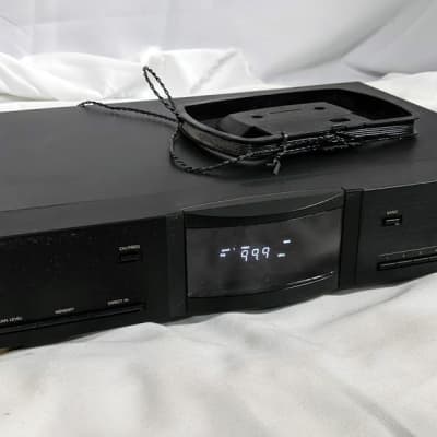 Fisher FM-9535 Studio Standard FM/AM Stereo Synthesizer Tuner Black image 1