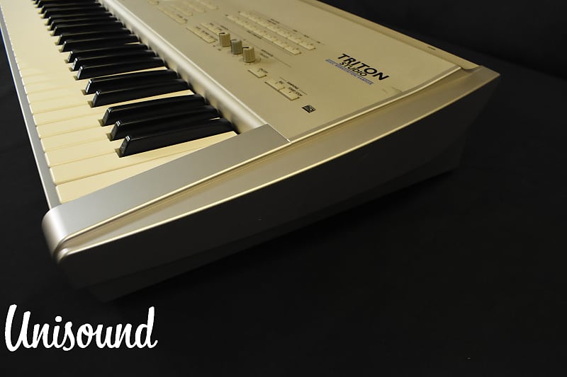 Korg Triton Studio 61-key Music Workstation in Very Good