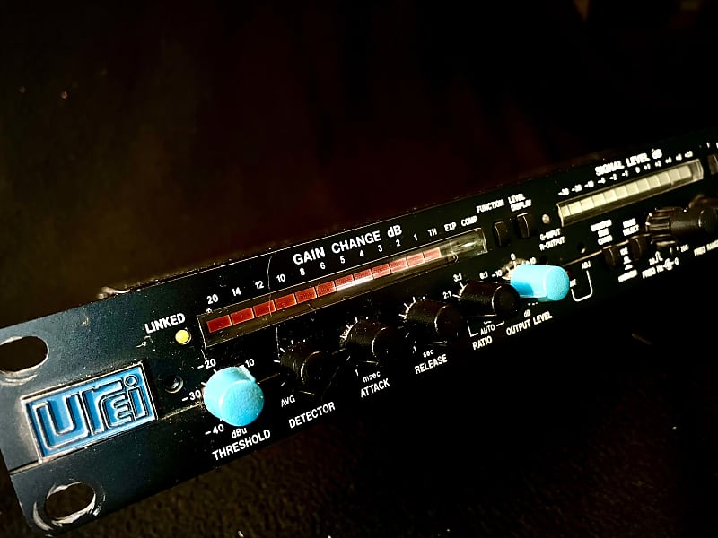 Urei LA-22 2-Channel Compressor / Limiter / Expander | Reverb España