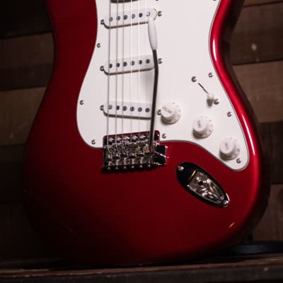 Squier Classic Vibe '60s Stratocaster, Laurel FB, Candy Apple Red image 5