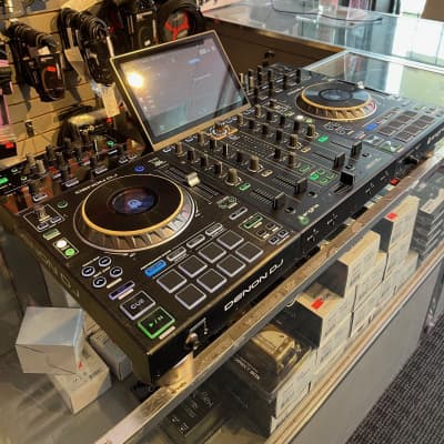 Pioneer XDJ-XZ-W 4-Channel Professional All in One DJ controller 