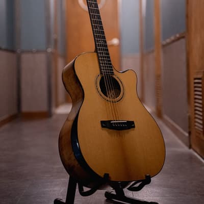Cort Gold-Edge Natural Glossy w/Case (B Stock) image 2