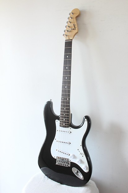 【美品】Squier BULLET STRAT エレキギター ブラック Amazon | Squier by Fender Affinity Series Stratocaster