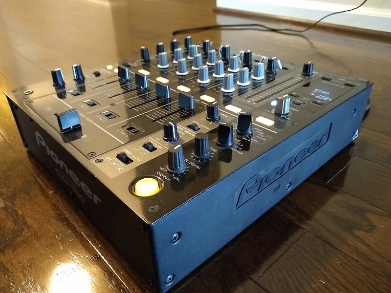 Pioneer DJM-700-K 4-channel professional digital DJ mixer
