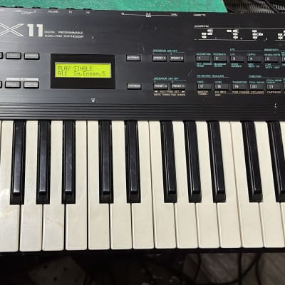 Yamaha DX11 Programmable Algorithm Synthesizer 1988 - Black