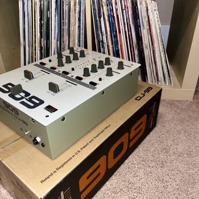 Roland - DJ-99 | DJ Mixer