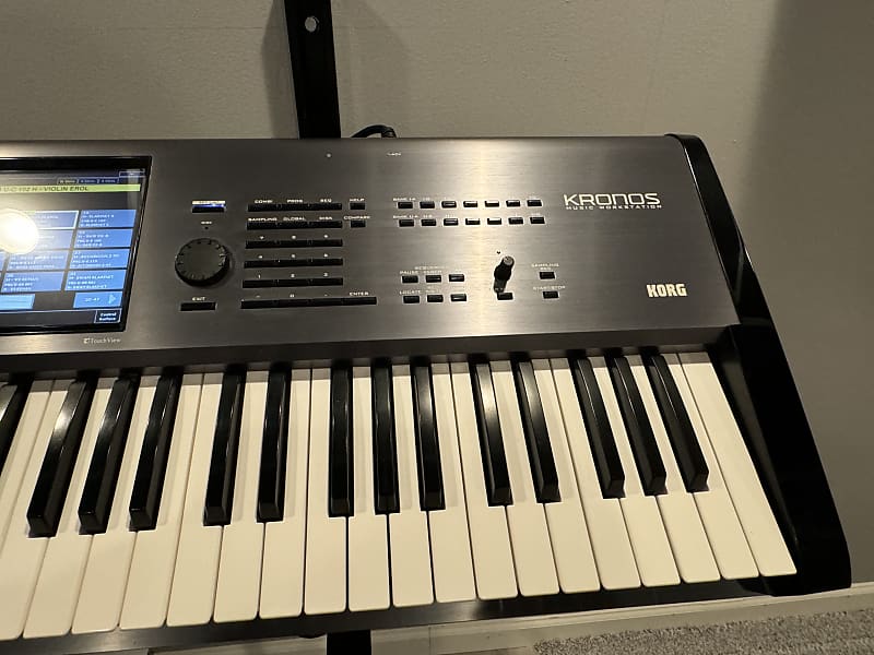 Korg Kronos 61 Key Workstation Keyboard