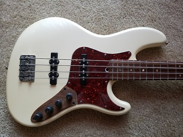 2007 fender clearance jazz bass